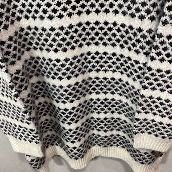 Ann Taylor thick turtle neck sweater - Picture 3 of 7